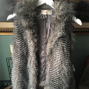 😍 ADORABLE vest, by Francesca’s Collections